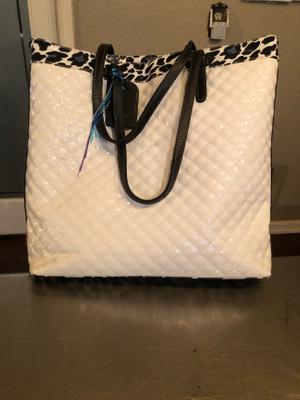 consuela handbolsas near me