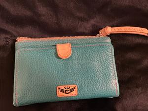 consuela handbolsas near me