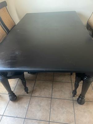 Mesa de 6 sillas madera buena mide 76 largo ancho 46 