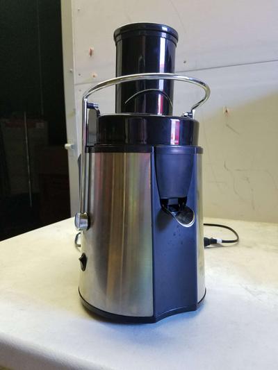 The sharper image juicer 700 watt for sale in Wheeling, IL - 5miles