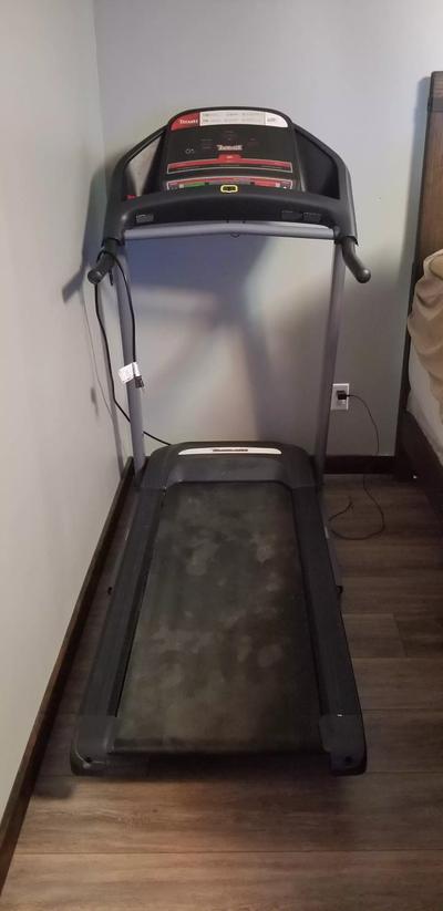 Triumph 400T treadmill for sale in Dickinson, TX - 5miles: Buy and Sell
