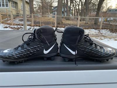 nike men's force savage varsity 2 mid football cleats