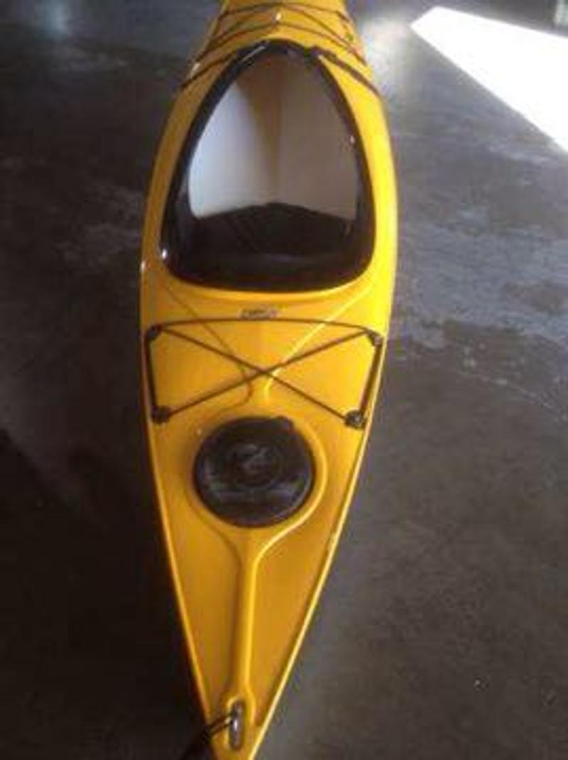Eddyline carbonlite 2000 sky 10 kayak for sale in Garden Grove, CA