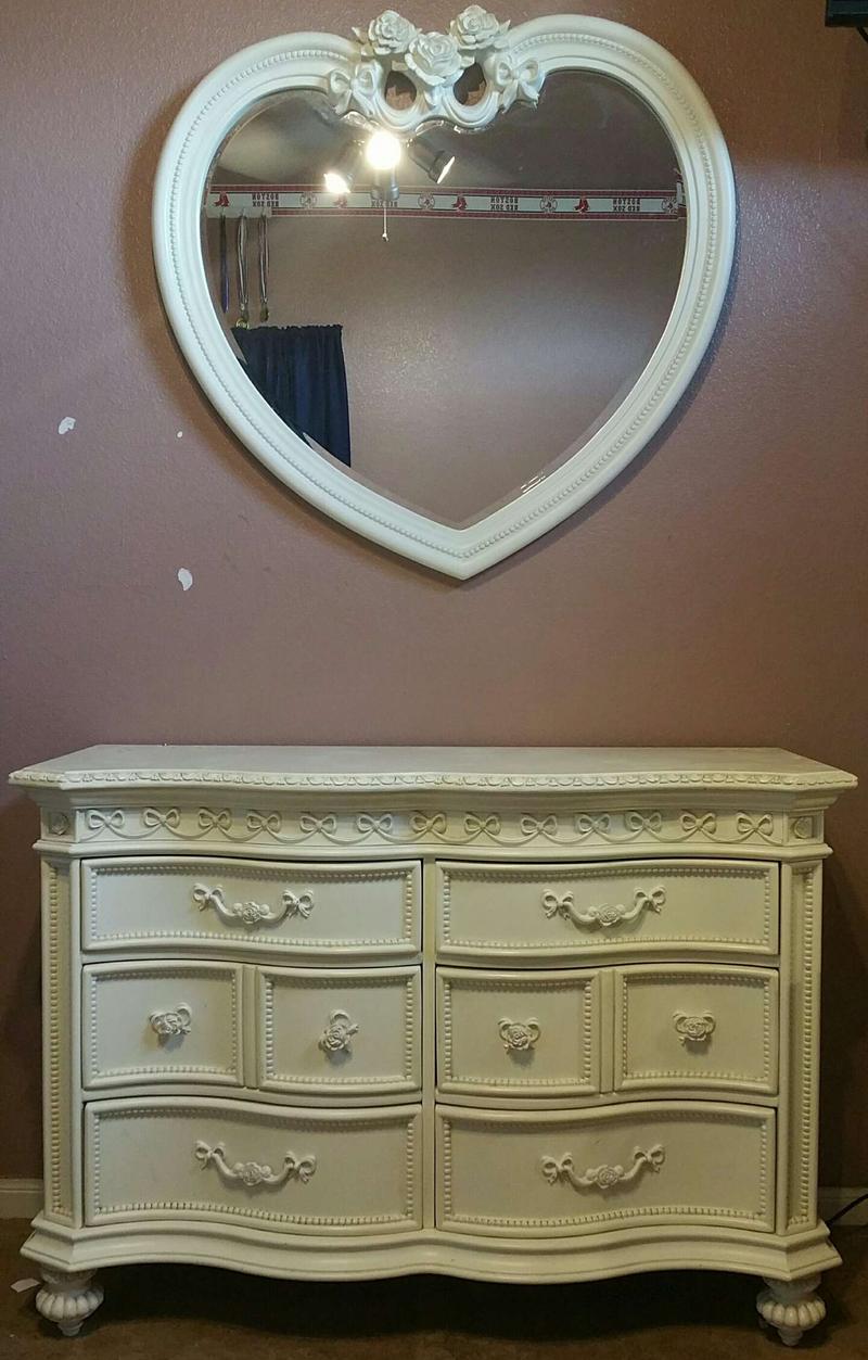 FOR SALE Disney Princess furniture from Rooms to Go Kids. Day bed