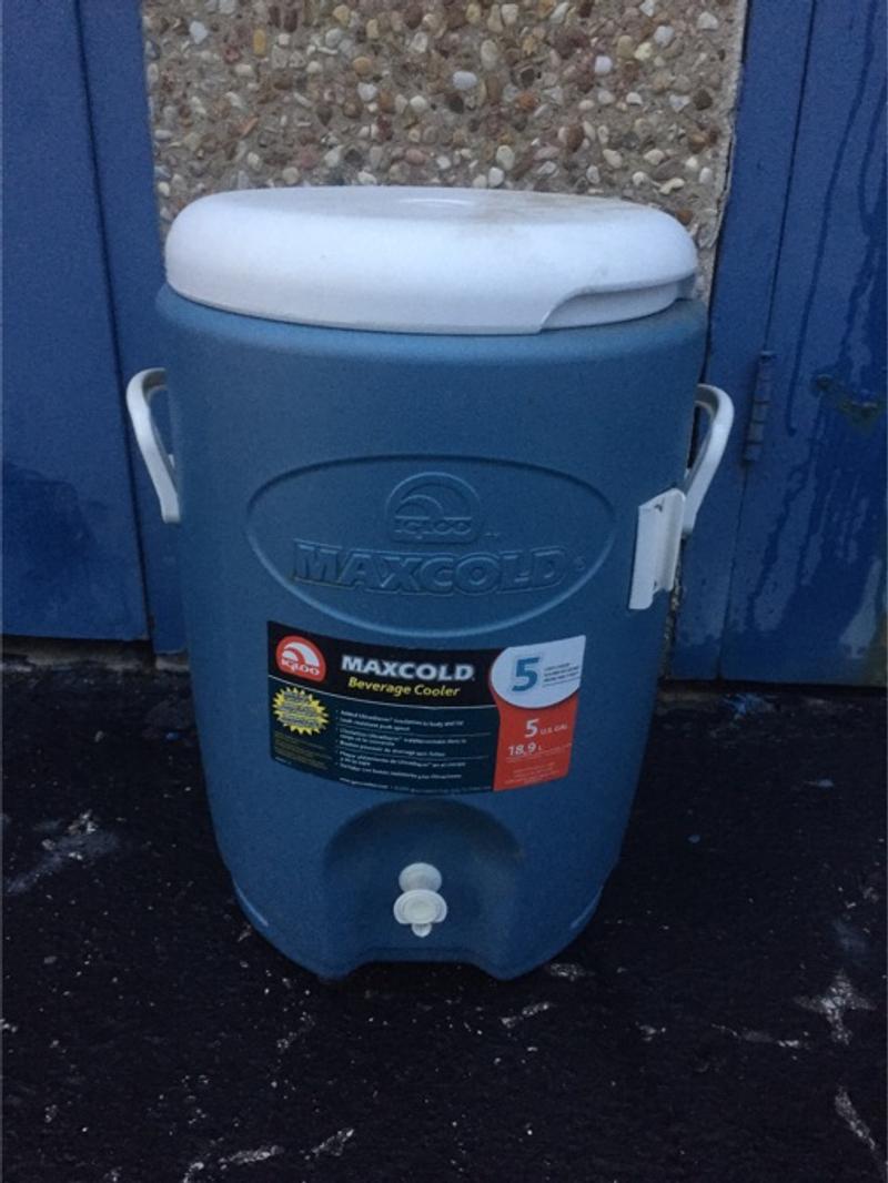 Igloo MaxCold 5 Gallon Cooler for sale in Austin, TX 5miles Buy and Sell
