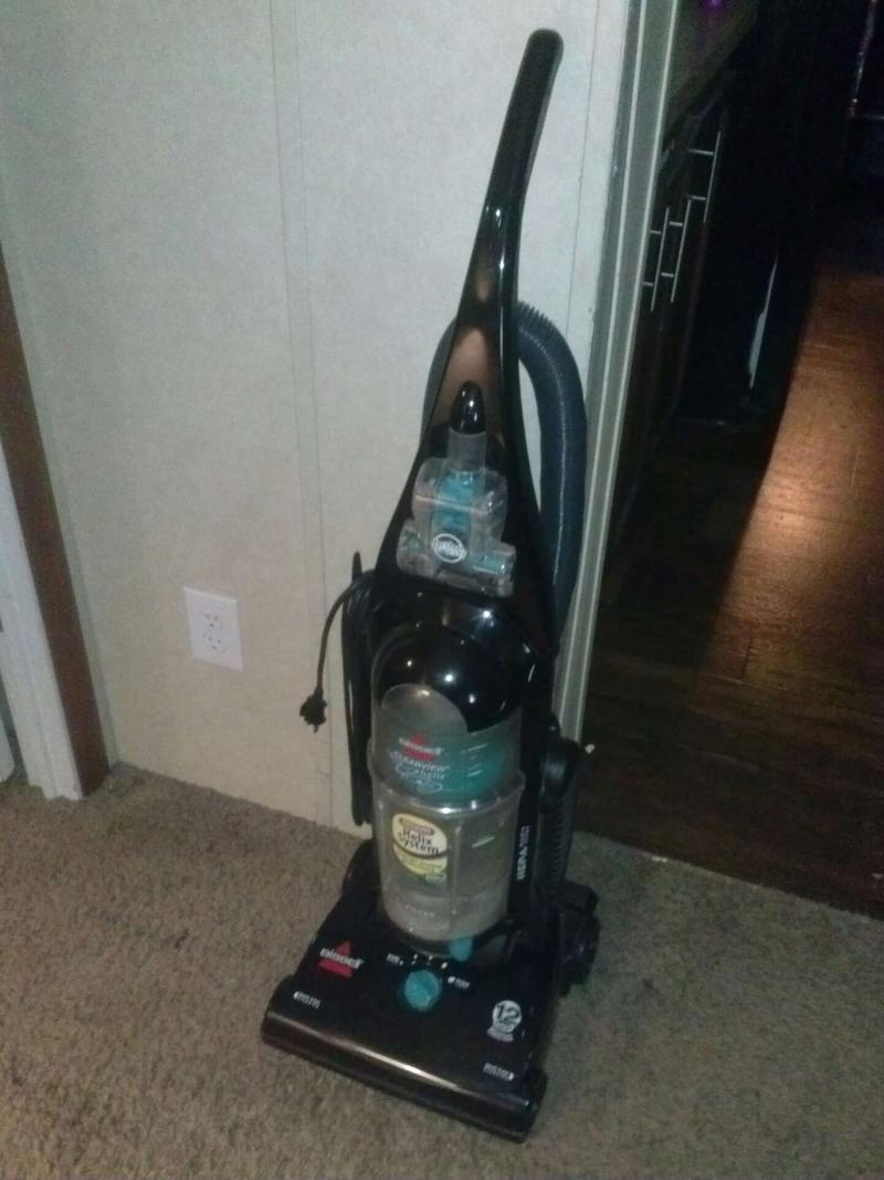 Bissell vacuum cleaner 12 amp for sale in Keller, TX 5miles Buy and Sell