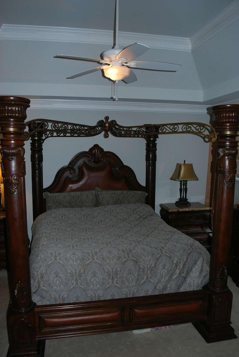 Beautiful Forbidden city king size 6 pc bedroom set for sale in Canton