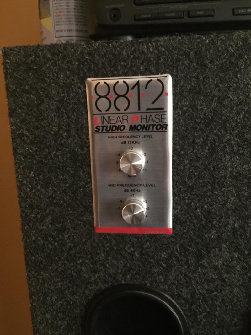Speakers 8812 linear phase studio 