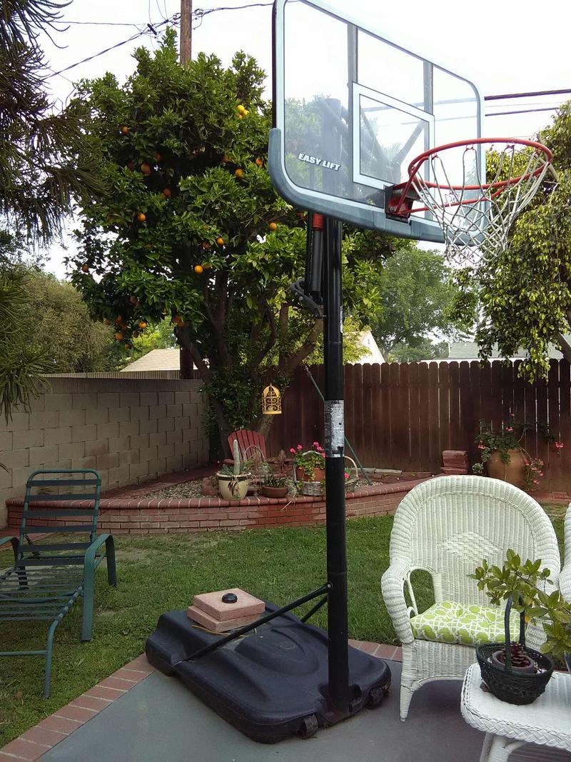 SPALDING EASY LIFT BASKETBALL HOOP SET for sale in Long Beach, CA