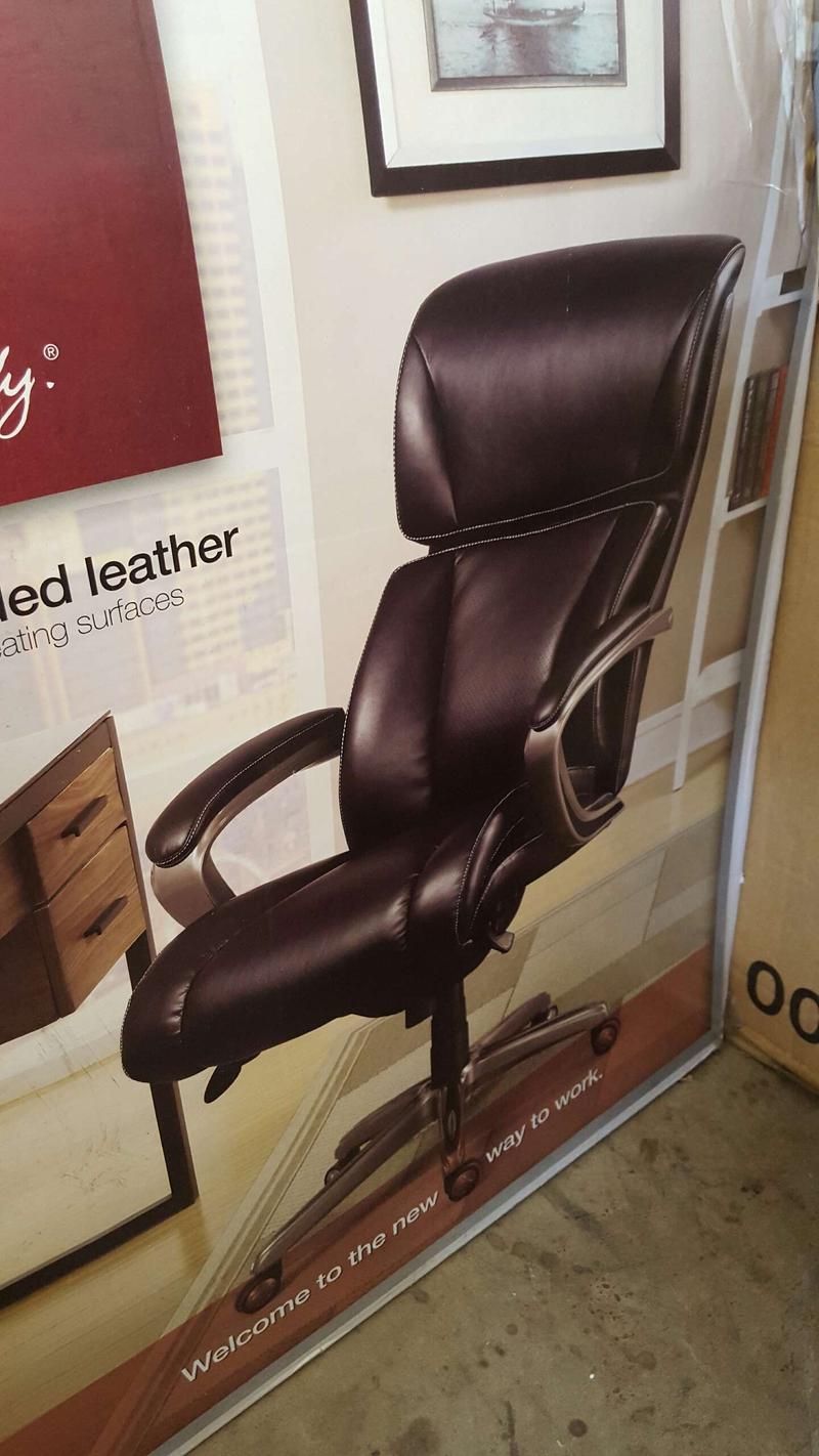 LaZBoy Nexus Executive Office Chair for sale in Dallas, TX 5miles Buy and Sell
