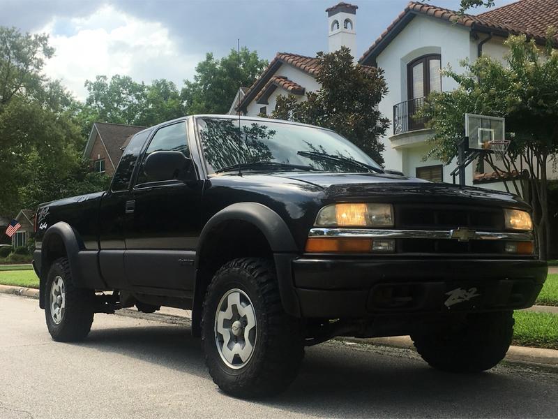 2002 Chevrolet s10 4x4 LIFTED CLEAN IN AND OUT RUNS LIKE NEW MUST SEE