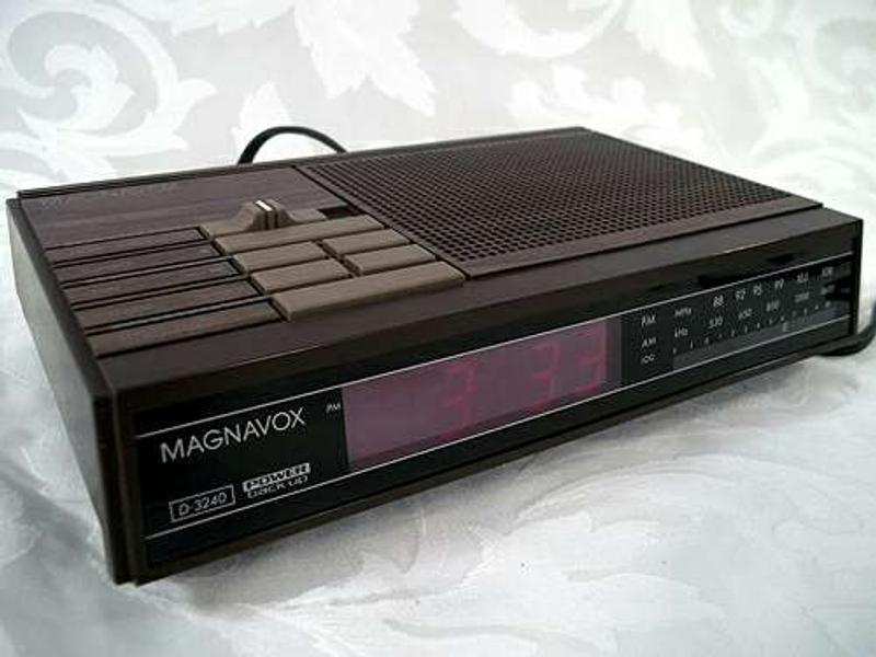 Vintage Magnavox AM/FM Alarm Clock Radio D3240 for sale in Leonia, NJ