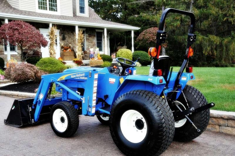 2009 New Holland T1510 & 110TL loader, 117hrs for sale in Los Angeles