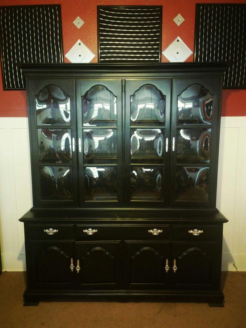 Kling Colonial Maple China w/Bubble Glass Doors for sale in WA 5miles Buy and