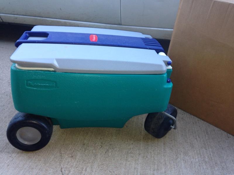 Rubbermaid 4 wheel cooler for sale in Haltom City, TX 5miles Buy and