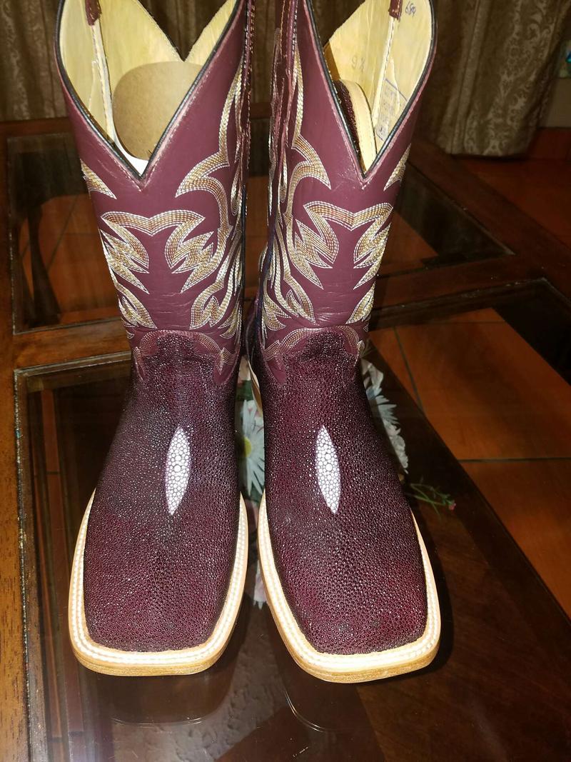 Botas de mantarraya medida 10 for sale in Houston, TX - 5miles: Buy and Sell