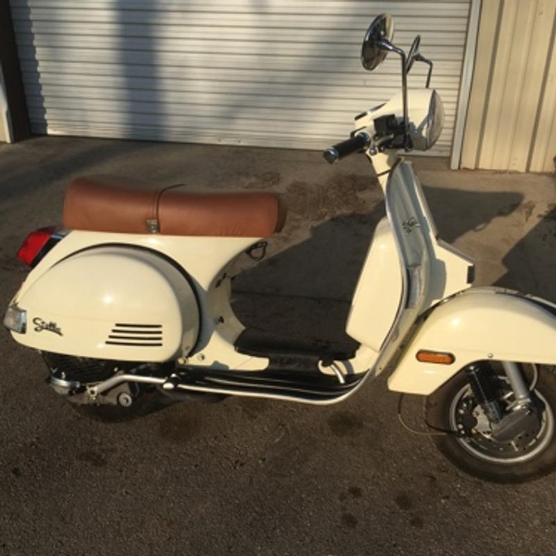 2013 Genuine Stella 150cc Scooter for sale in New Braunfels, TX 5miles Buy and Sell