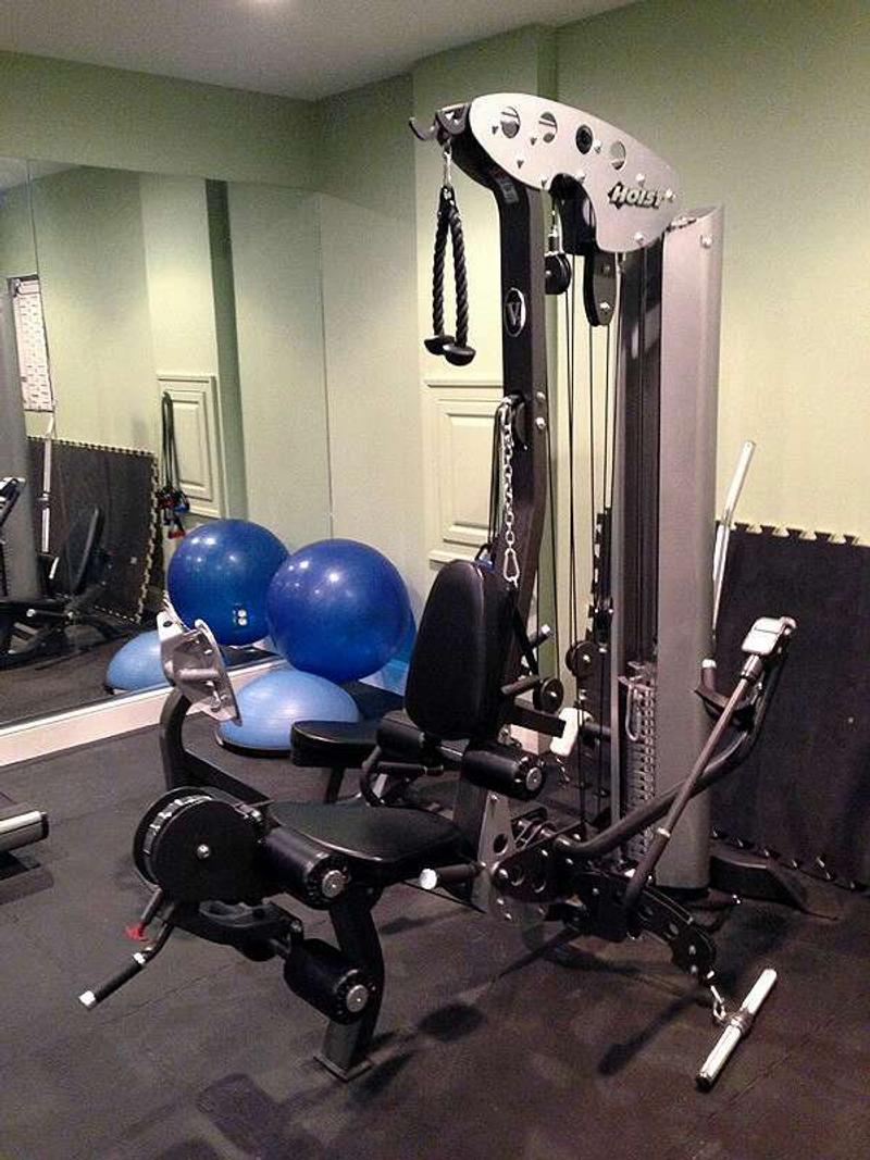 *Trade* Hoist V5 Workout Gym w/Leg Press Plus Free Weights for sale in