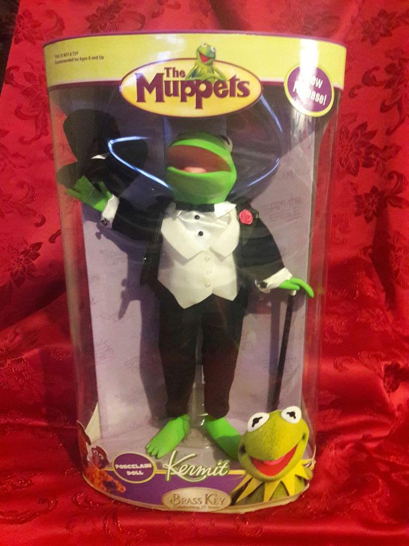 Item #3 Muppet Porcelain Kermit \u0026 Miss 