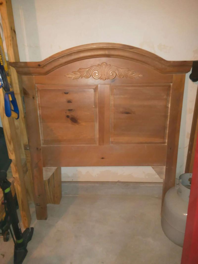 Broyhill Fontana Headboard for sale in Yukon, OK 5miles Buy and Sell