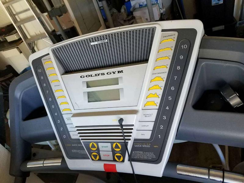 Golds gym crosswalk 570 treadmill for sale in Mansfield, TX 5miles