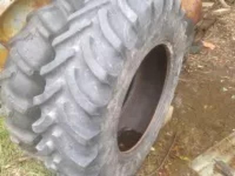 13.6x28 Tractor tire for sale in Cleburne, TX 5miles Buy and Sell