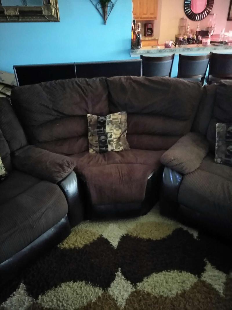 Chocolate Brown sectional for sale in Grand Prairie, TX 5miles Buy and Sell