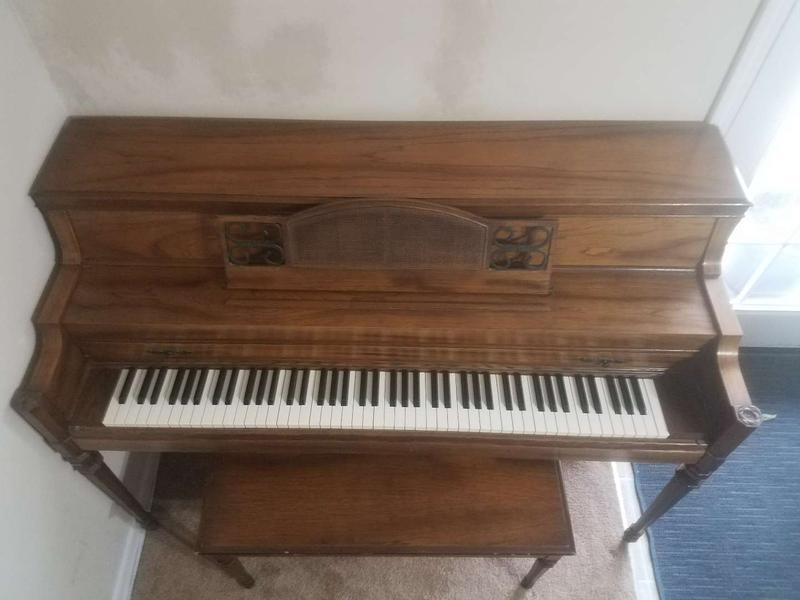 Everett Upright Piano for sale in Chatham, IL 5miles Buy and Sell