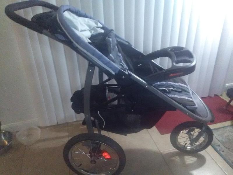 3 Wheel Graco Stroller for sale in Houston, TX 5miles Buy and Sell