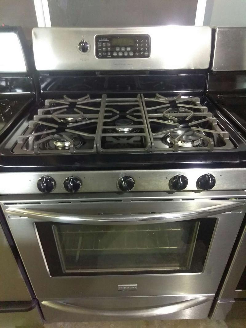 Frigidaire Gallery Stainless steel gas stove 5 Burners for sale in