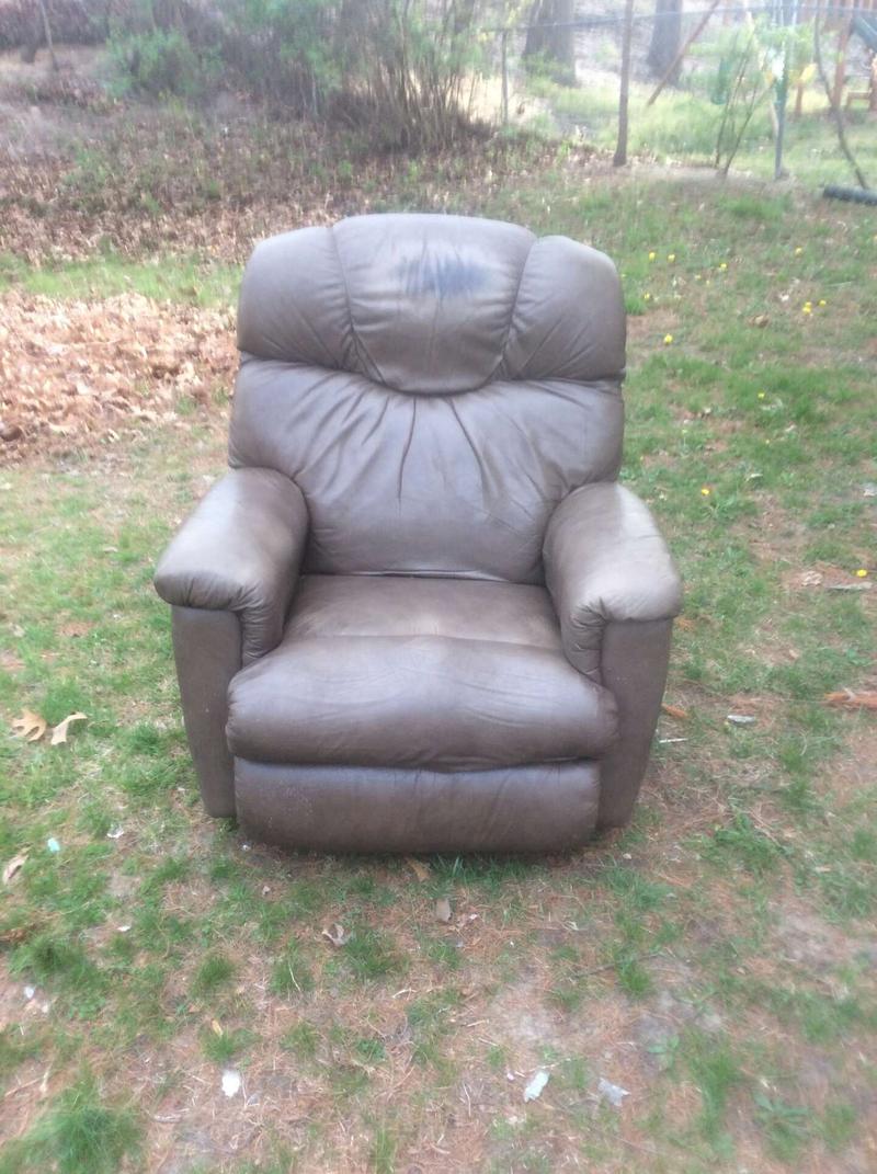 REALLY NICE SOFT LEATHER LAZY BOY RECLINER***** for sale in Blackwood, NJ 5miles Buy and Sell