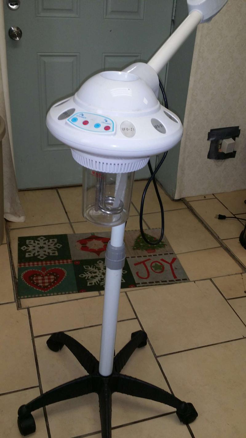 Beauty salon Facial steamer (for facial or barbers for sale in South Bend, IN 5miles Buy and Sell