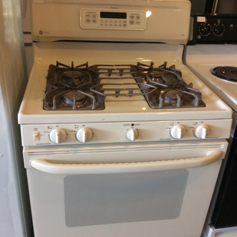 Ge profile gas range almond color with warranty for sale in Houston, TX