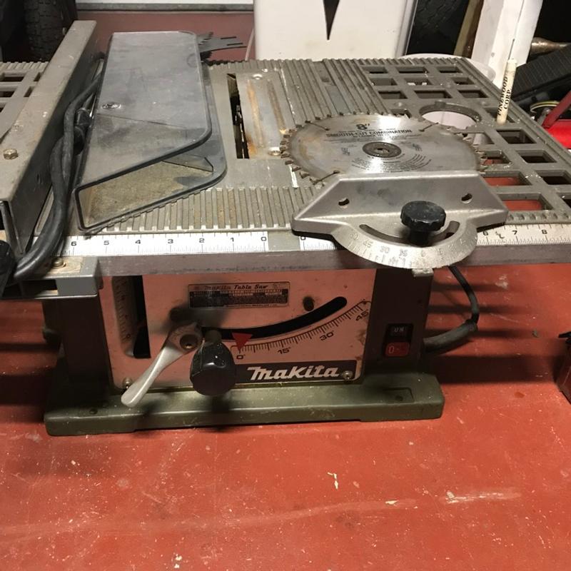 Makita 8" table saw model 2708 w/ rip fence and miter gauge, extra