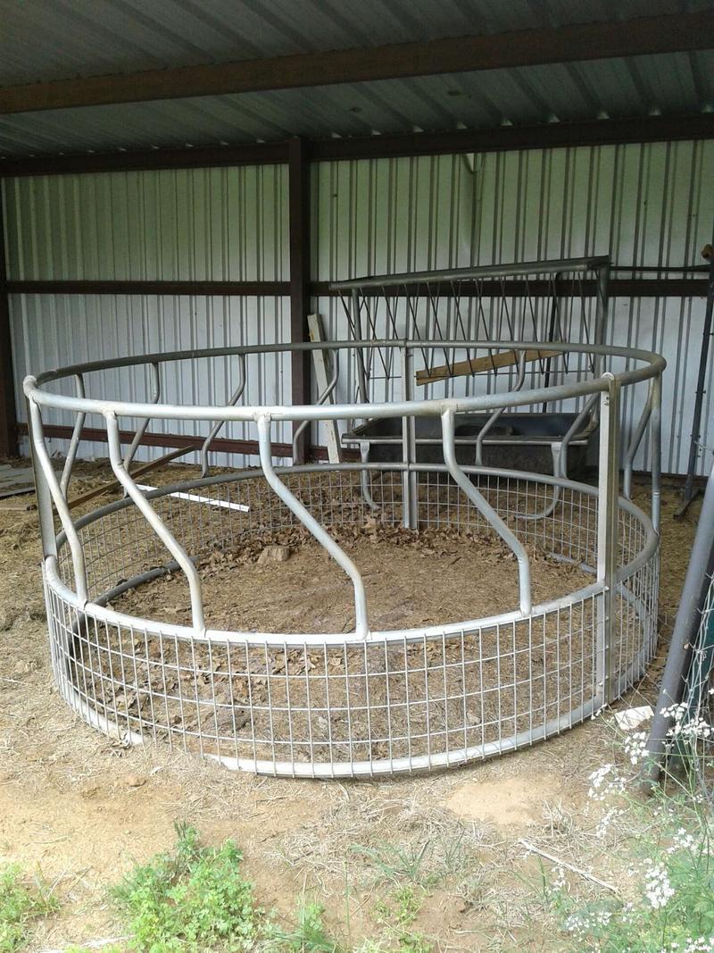 Round hay bale holder feeder. Like new for sale in Joshua, TX 5miles