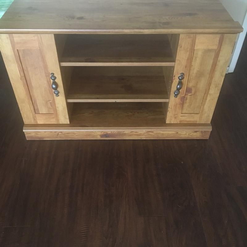 Wood Tv Stand. Approx. 3ft long x 21" deep x 22" high for sale in Hemet