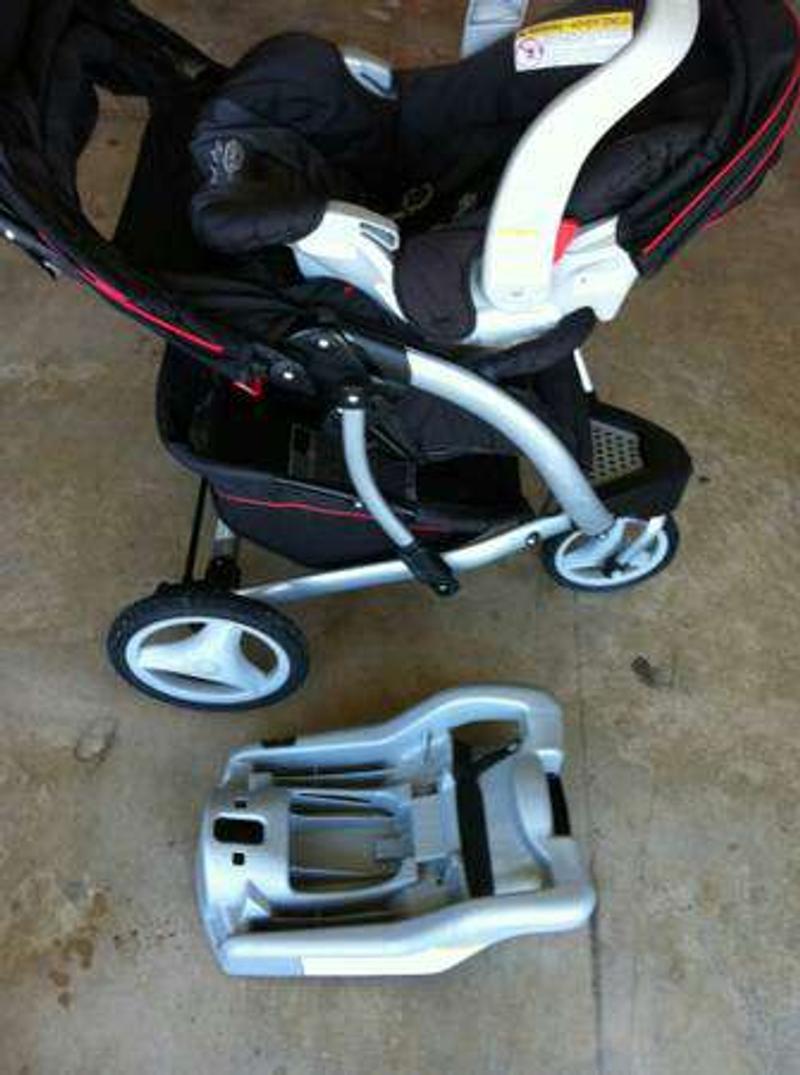 3 in one Graco Jogger stroller, car seat, &baby seat carrier, travel