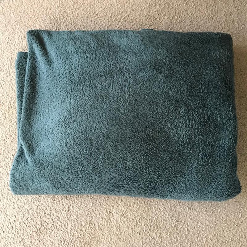 Blue king size fuzzy blanket for sale in Los Angeles, CA 5miles Buy