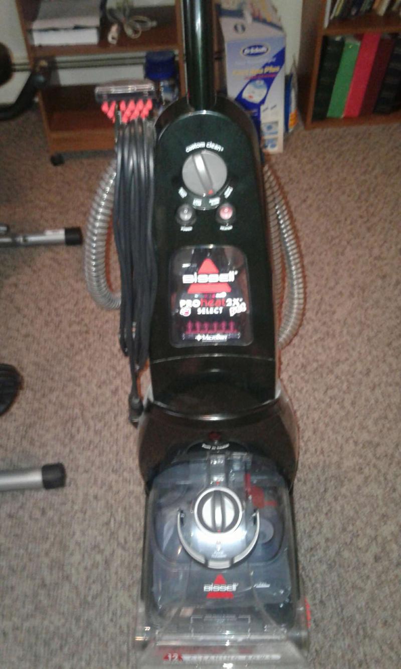 Bissell proheat 2x select pet Vacuum shampooer for sale in Napoleon, OH 5miles Buy and Sell