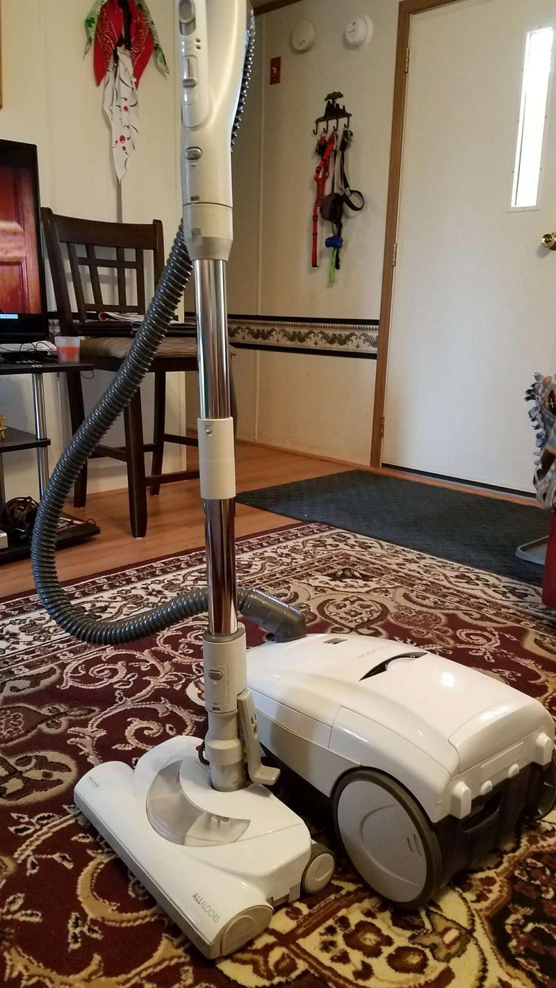Kenmore canister vacuum cleaner for sale in Suncook, NH 5miles Buy