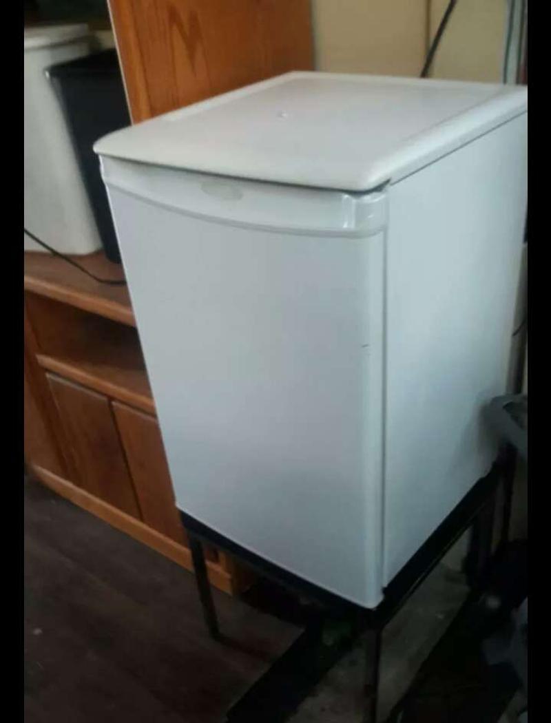 Small white Fridge for sale in Dallas, TX 5miles Buy and Sell