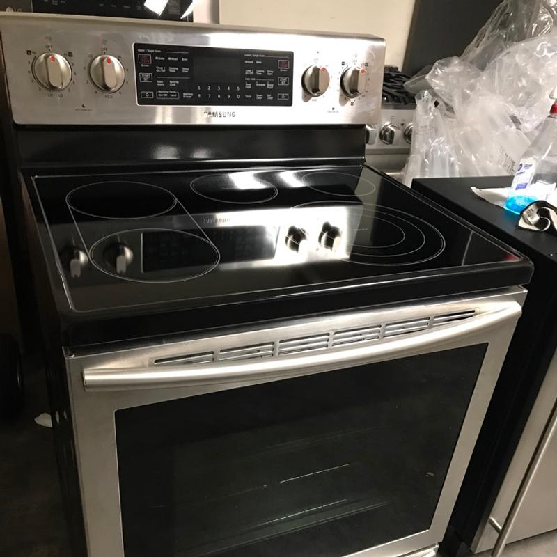 Clearance Deal!! Samsung SS 5 burners electric range with double