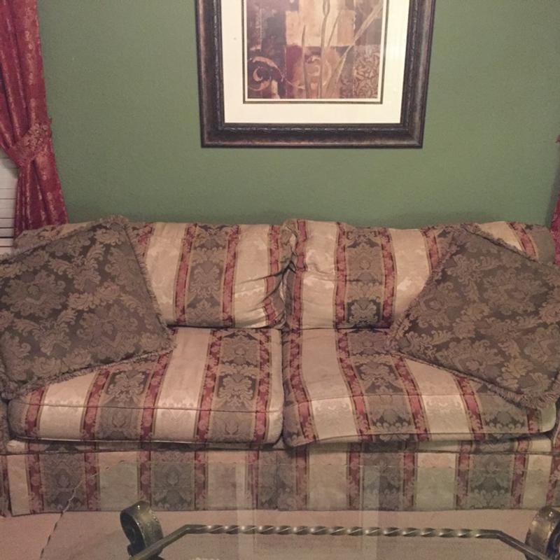 Couch for sale in San Antonio, TX 5miles Buy and Sell