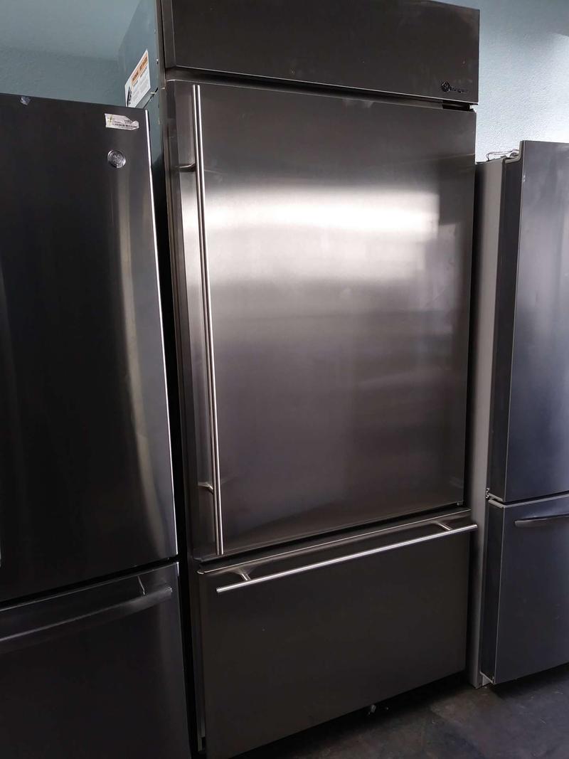 GE Builtin Refrigerator HOT SALE! for sale in Riverside, CA 5miles