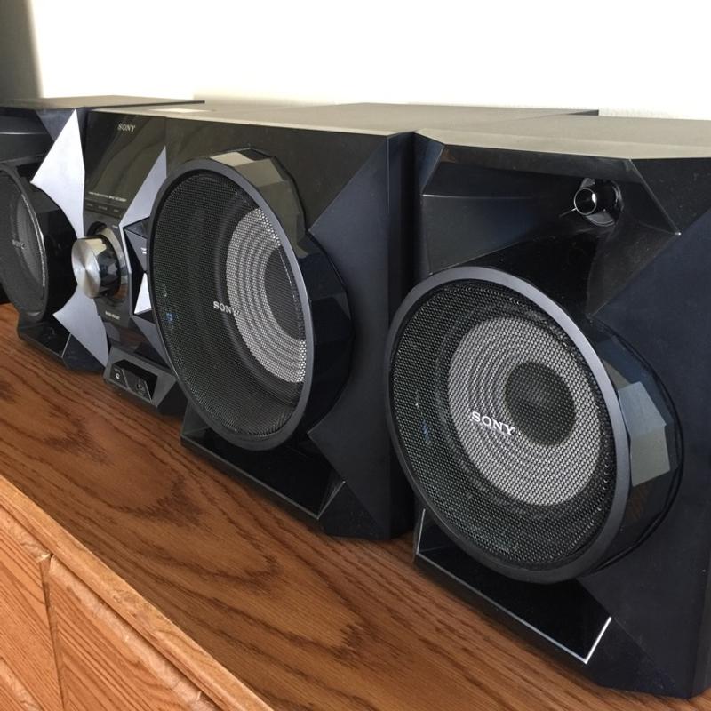 SONY STEREO 700 WATT (Loud) for sale in Grand Rapids, MI 5miles Buy