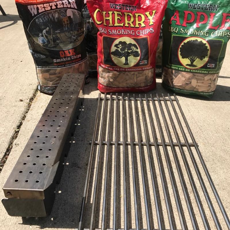 er gas grill smoker & wood chips for sale in Joliet, IL 5miles