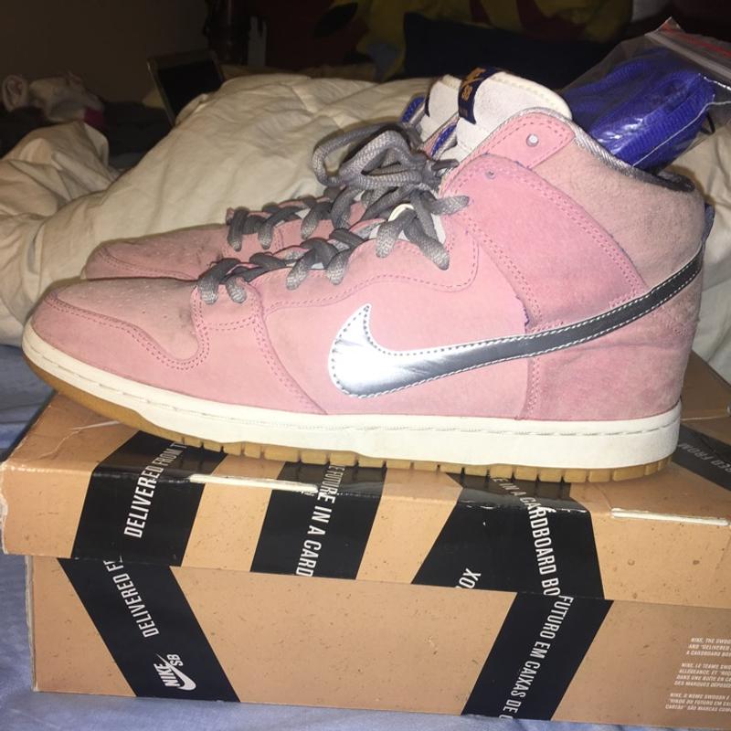 nike sb when pigs fly on feet