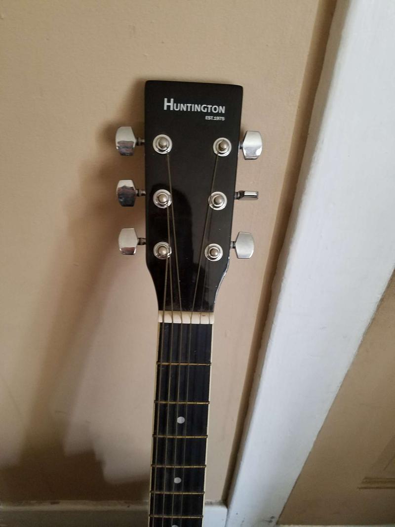 Guitarra acustica,,,marca huntington , firme for sale in Huntington Park,  CA - 5miles: Buy and Sell