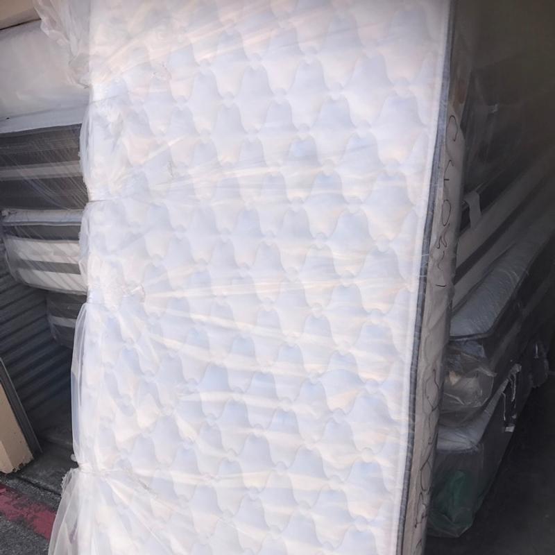 Its NEW Twin Size Simmons Beautyrest Greenwood 9.5" Firm Mattress