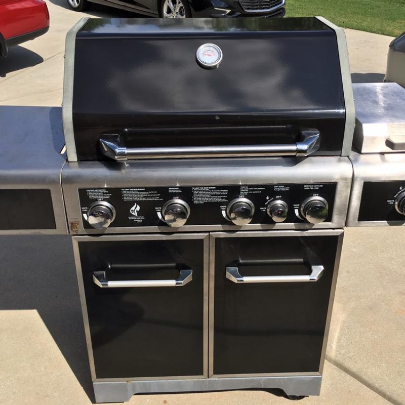 REDUCEDMembers Mark (SAMS Club) 5 burner Grill/ w 3 tanks for sale in